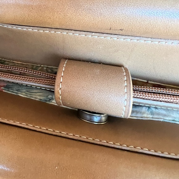 Vintage Fossil woven purse with wooden handles - Picture 13 of 16